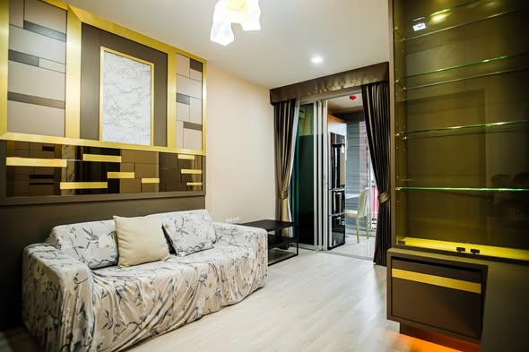 bedroom of Metro Luxe Rama 4