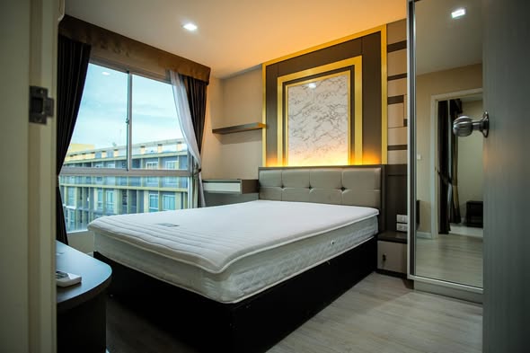 bedroom of Metro Luxe Rama 4