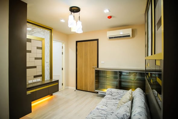 bedroom of Metro Luxe Rama 4
