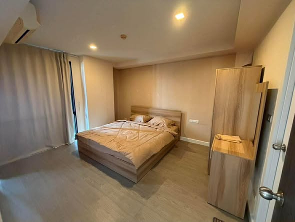 bedroom and room interior of Metro Luxe Riverfront Rattanathibet