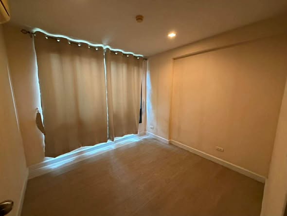 bedroom and room interior of Metro Luxe Riverfront Rattanathibet