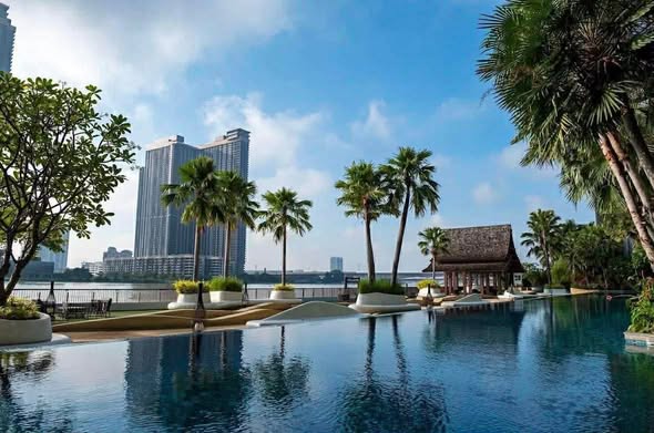pool of Metro Luxe Riverfront Rattanathibet