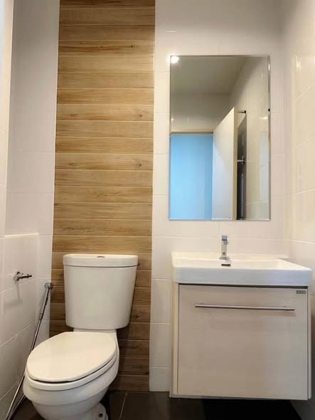 bathroom of Metro Sky Wutthakat