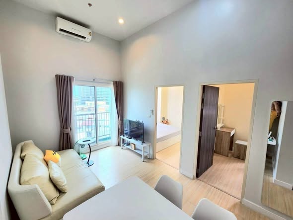 bedroom of Metro Sky Wutthakat