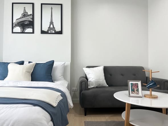 bedroom and living room of Metro Sky Wutthakat