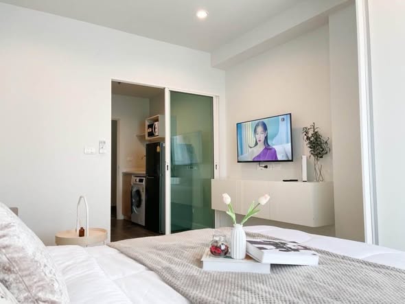 bedroom and room interior of Metro Sky Wutthakat