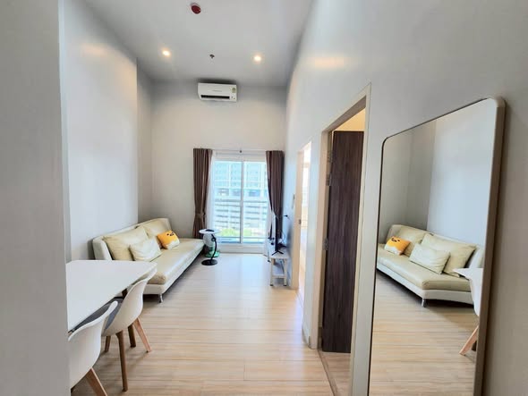 room interior of Metro Sky Wutthakat