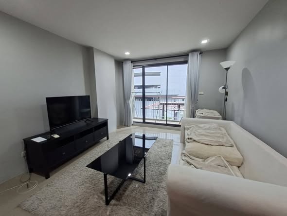 bedroom and living room of Mirage Sukhumvit27