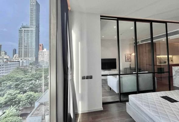 bedroom and room interior of MUNIQ Sukhumvit 23