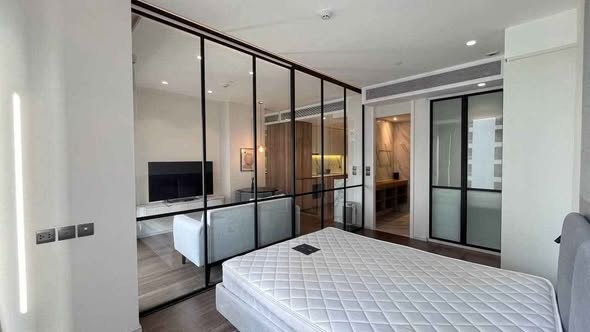 bedroom and room interior of MUNIQ Sukhumvit 23