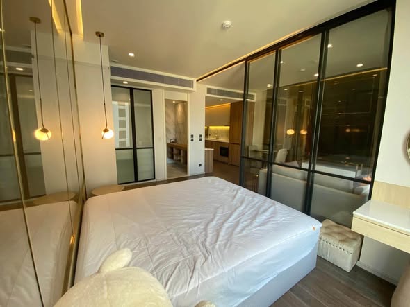 bedroom and room interior of MUNIQ Sukhumvit 23