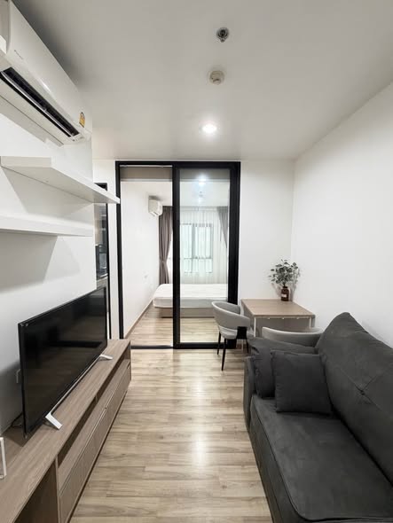 living room and room interior of Niche MONO Sukhumvit Bearing