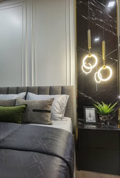 bedroom of Noble Around Ari