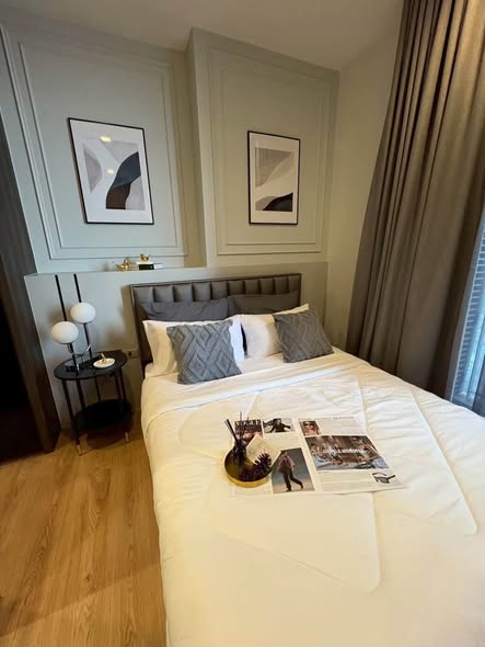 bedroom of Noble Around Ari
