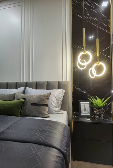 bedroom of Noble Around Ari