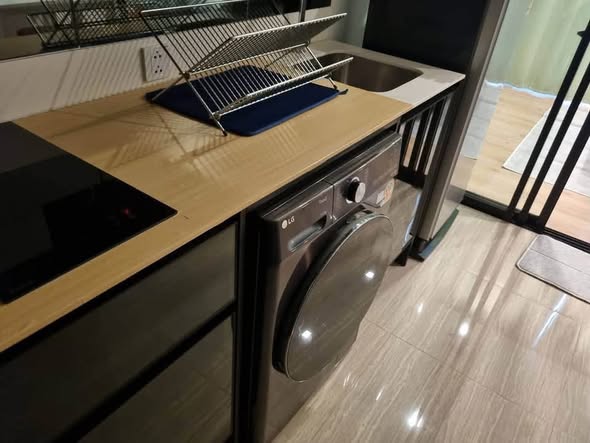 kitchen of Noble Around Ari