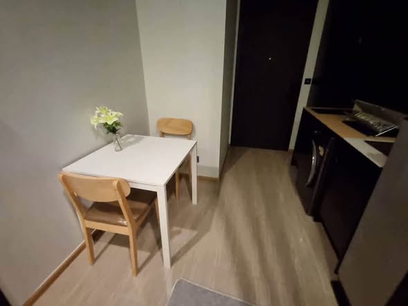 room interior of Noble Around Ari