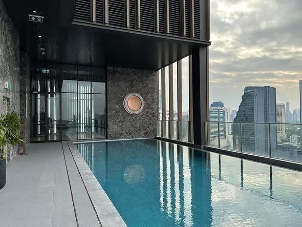 pool of Noble Around Sukhumvit 33
