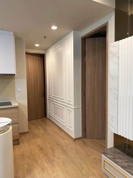 room interior and kitchen of Noble Around Sukhumvit 33