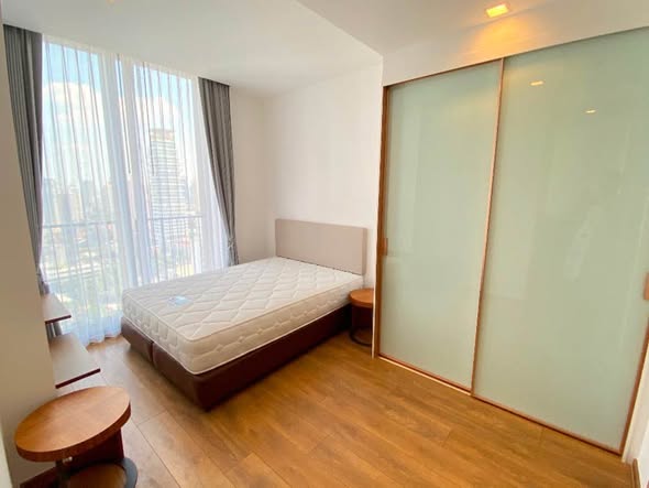 bedroom and room interior of Noble BE33