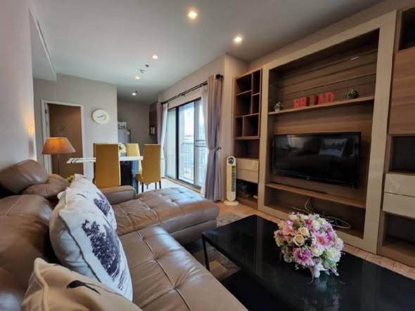 living room and bedroom of Noble Refine