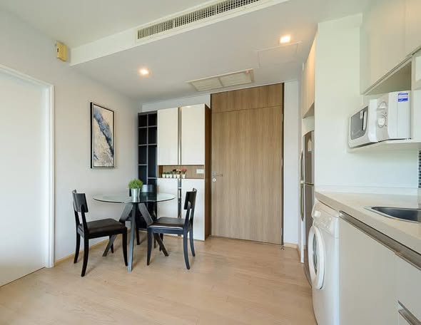 room interior of Noble Remix