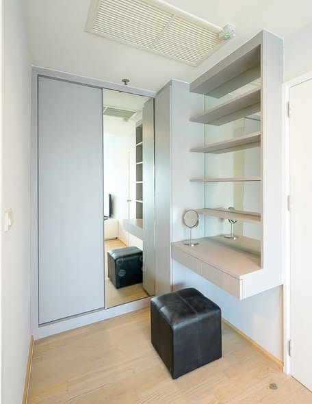 room interior of Noble Remix