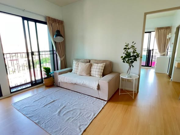 bedroom and living room of Noble Reveal