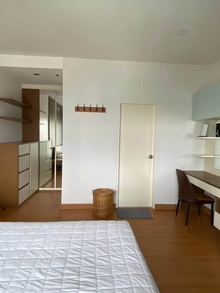 bedroom and room interior of Noble Reveal