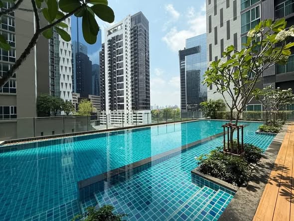 pool of Noble Revolve Ratchada 1