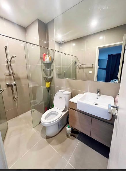 room interior and bathroom of Noble Revolve Ratchada 1