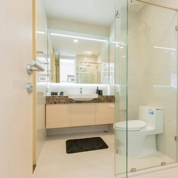 room interior and bathroom of Noble State Sukhumvit 39