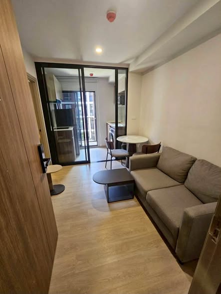living room and room interior of Nue Cross Khu Khot Station (นิว ครอส คูคต สเตชัน)