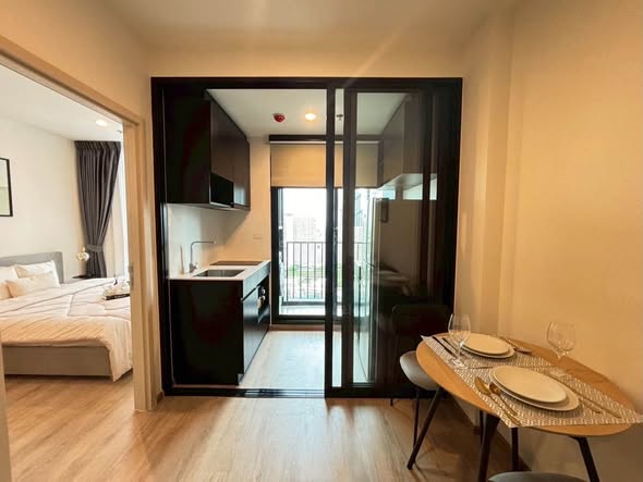 bedroom and room interior of Nue District R9