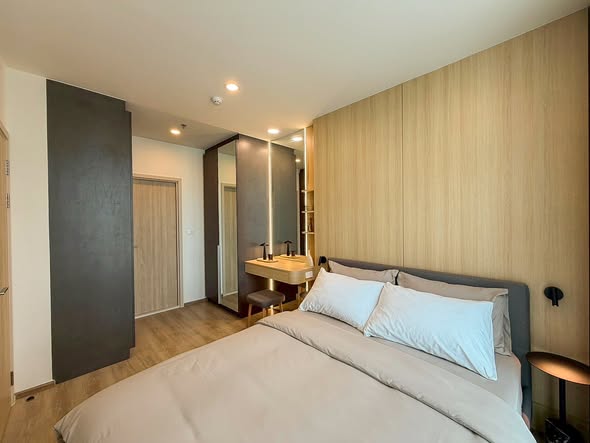bedroom and room interior of Nue District R9