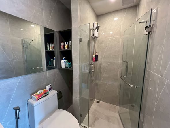 room interior and bathroom of Nue District R9