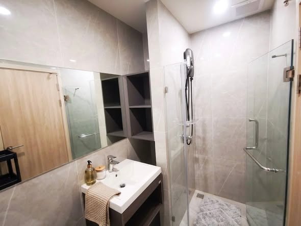 room interior and bathroom of Nue District R9