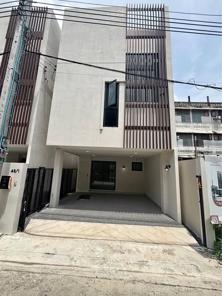 Oakhouse Sukhumvit 101/1