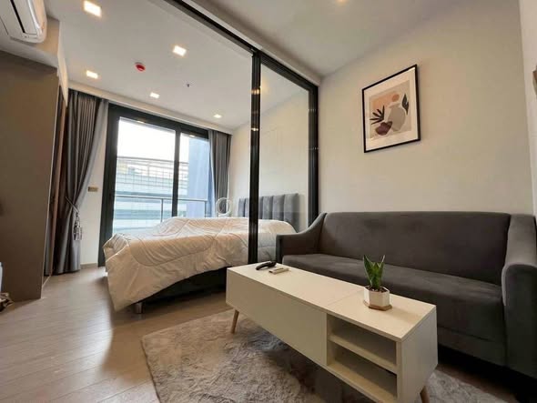 bedroom and living room of One9Five Asoke – Rama 9