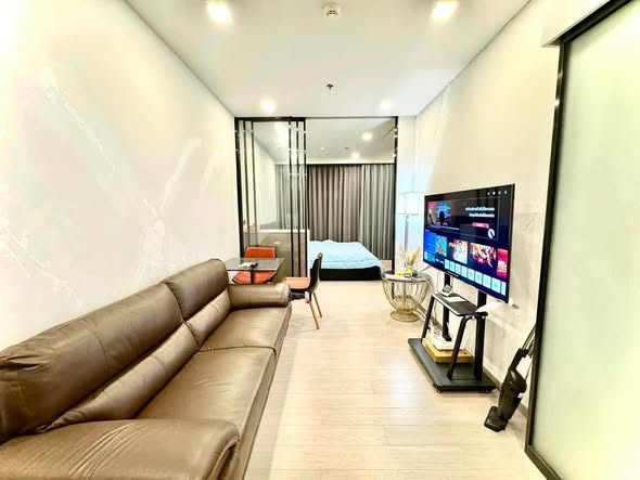 bedroom and living room and room interior of One9Five Asoke – Rama 9