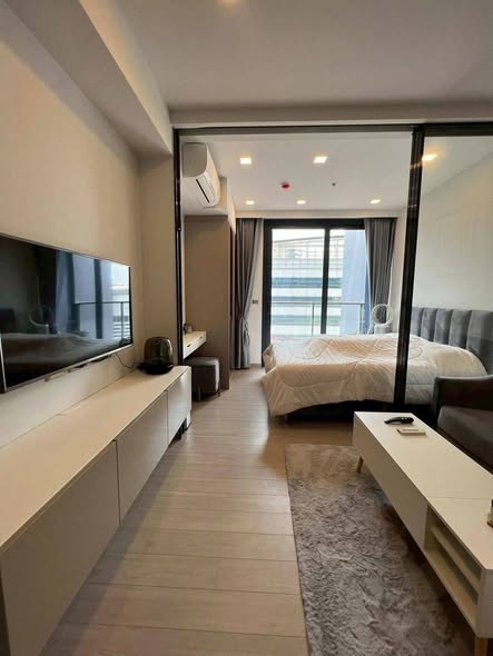 bedroom and living room and room interior of One9Five Asoke – Rama 9