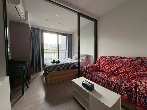 living room and bedroom of One9Five Asoke – Rama 9
