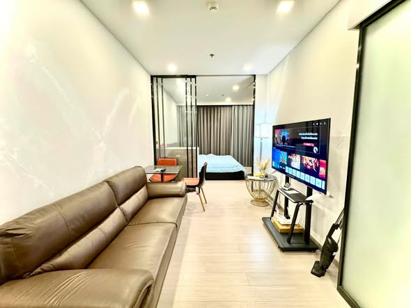 living room and room interior of One9Five Asoke – Rama 9