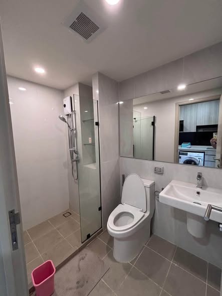bathroom of Origin Play Sri Udom Station (Sales gallery) – ออริจิ้น เพลย์ ศรีอุดม สเตชั่น (สำนักงานขาย)