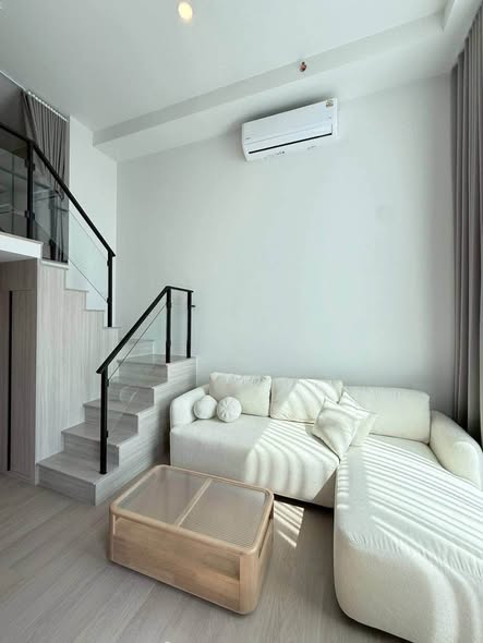 bedroom and living room of Origin Play Sri Udom Station (Sales gallery) – ออริจิ้น เพลย์ ศรีอุดม สเตชั่น (สำนักงานขาย)