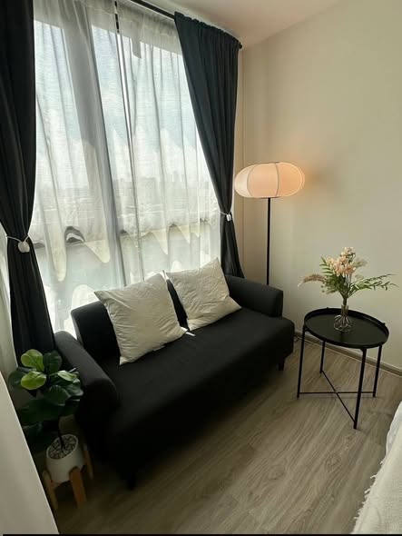 bedroom and living room of Origin Play Sri Udom Station (Sales gallery) – ออริจิ้น เพลย์ ศรีอุดม สเตชั่น (สำนักงานขาย)