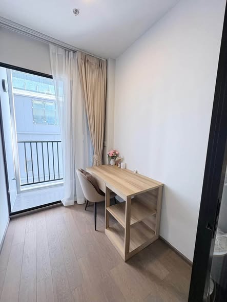 bedroom and room interior of Park​ Origin​ Phaya Thai