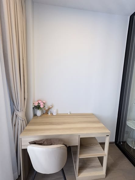 room interior and bathroom of Park​ Origin​ Phaya Thai
