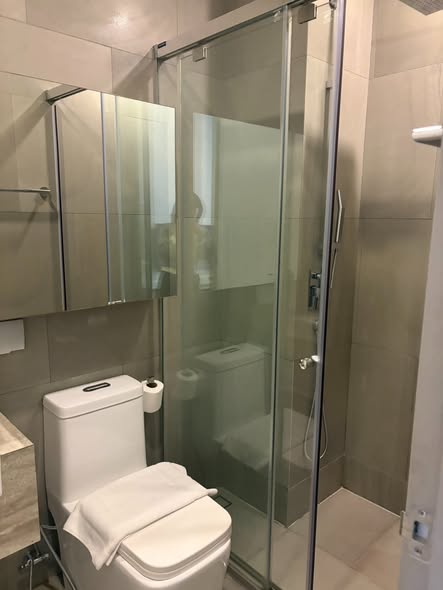 room interior and bathroom of Park​ Origin​ Phaya Thai