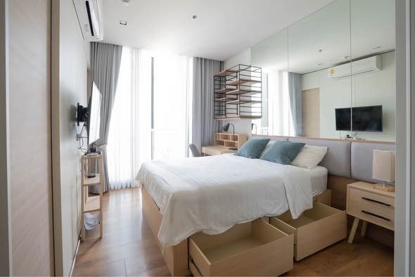 bedroom of Park Origin Phrom Phong